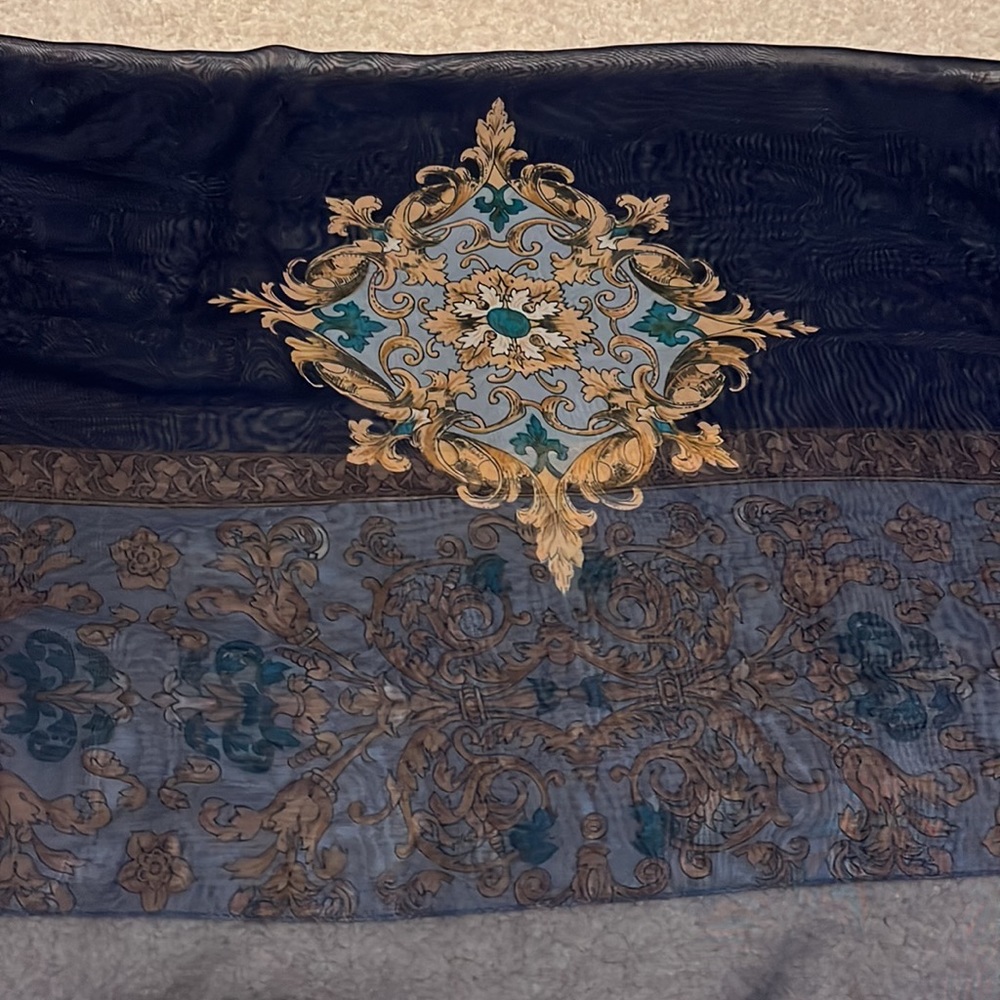 Beautiful silk shawl. Rich dark blue with light blue and gold ornament. 40 x 40. - Picture 3 of 5